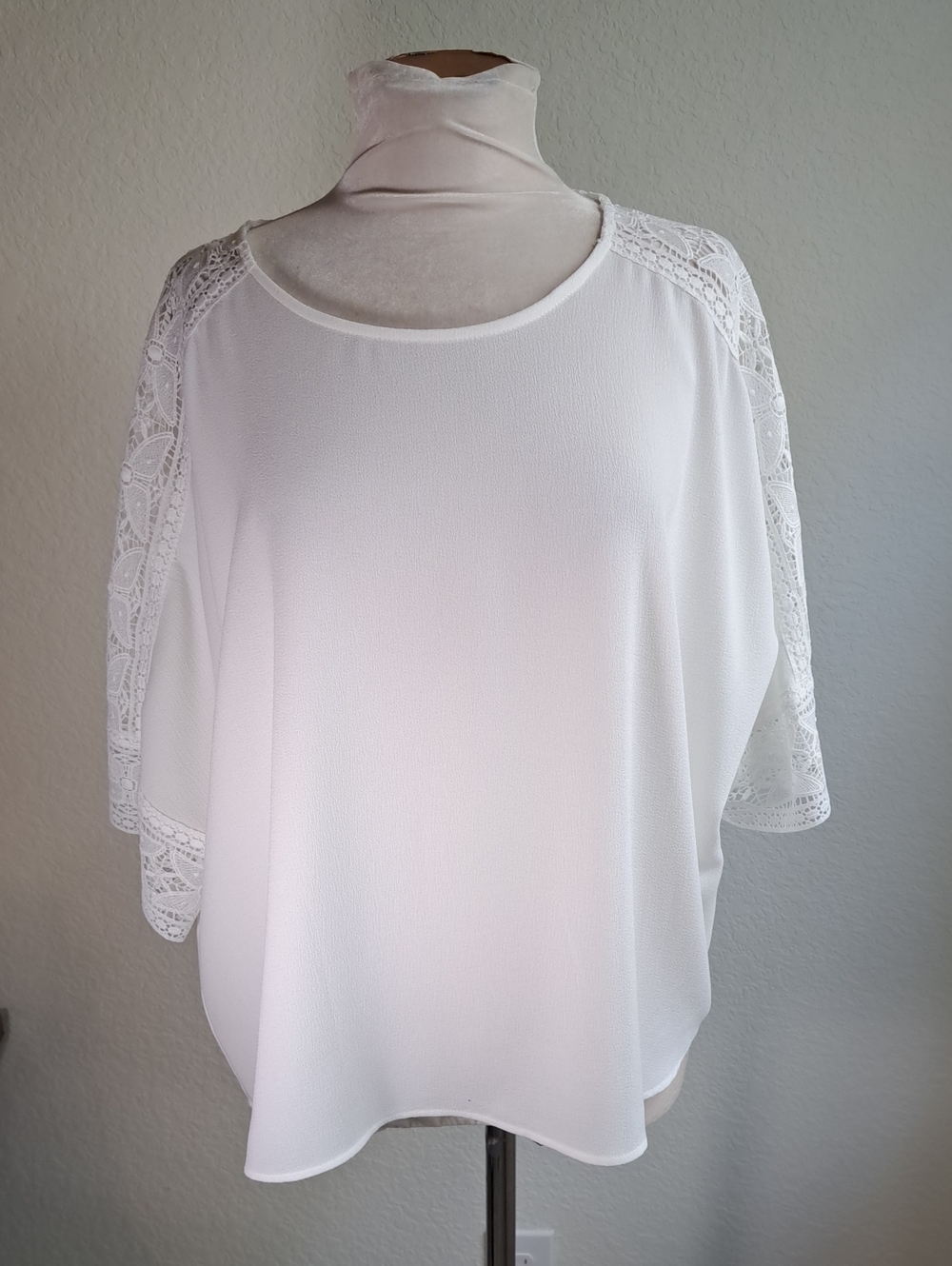 Marc New York Andrew Marc Women’s Top White Lace-Sleeve Flowy Blouse Size XL